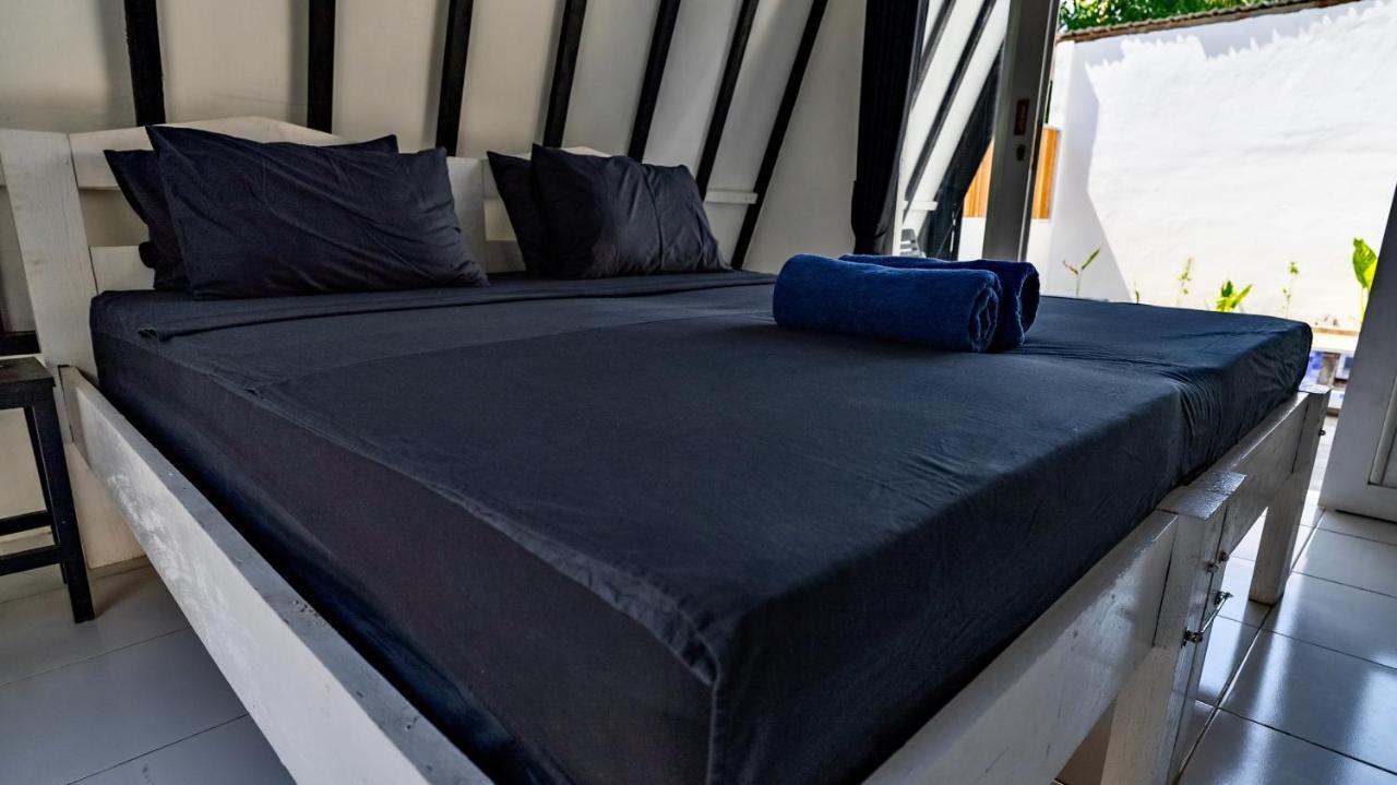 Sanctum Dive Bungalows With Private Pool Gili Trawangan Esterno foto